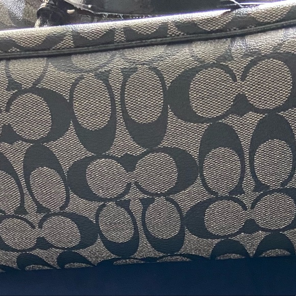 Large coach bag in mint condition. - Picture 4 of 7